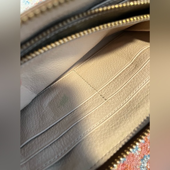 Cuyana pebbled leather wallet in caramel/chestnut - Picture 8 of 9